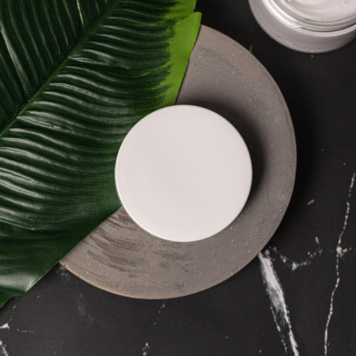 White Straight Top Plastic Lid 58/400 - F217 Liner - Zoom Media 1